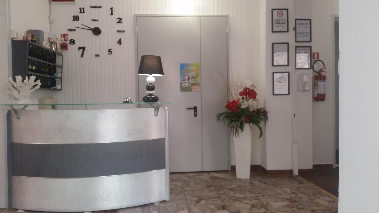 Hotel Manolita Rimini Ngoại thất bức ảnh